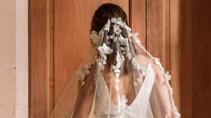 The Dos and Don'ts of Wearing Bridal Veils