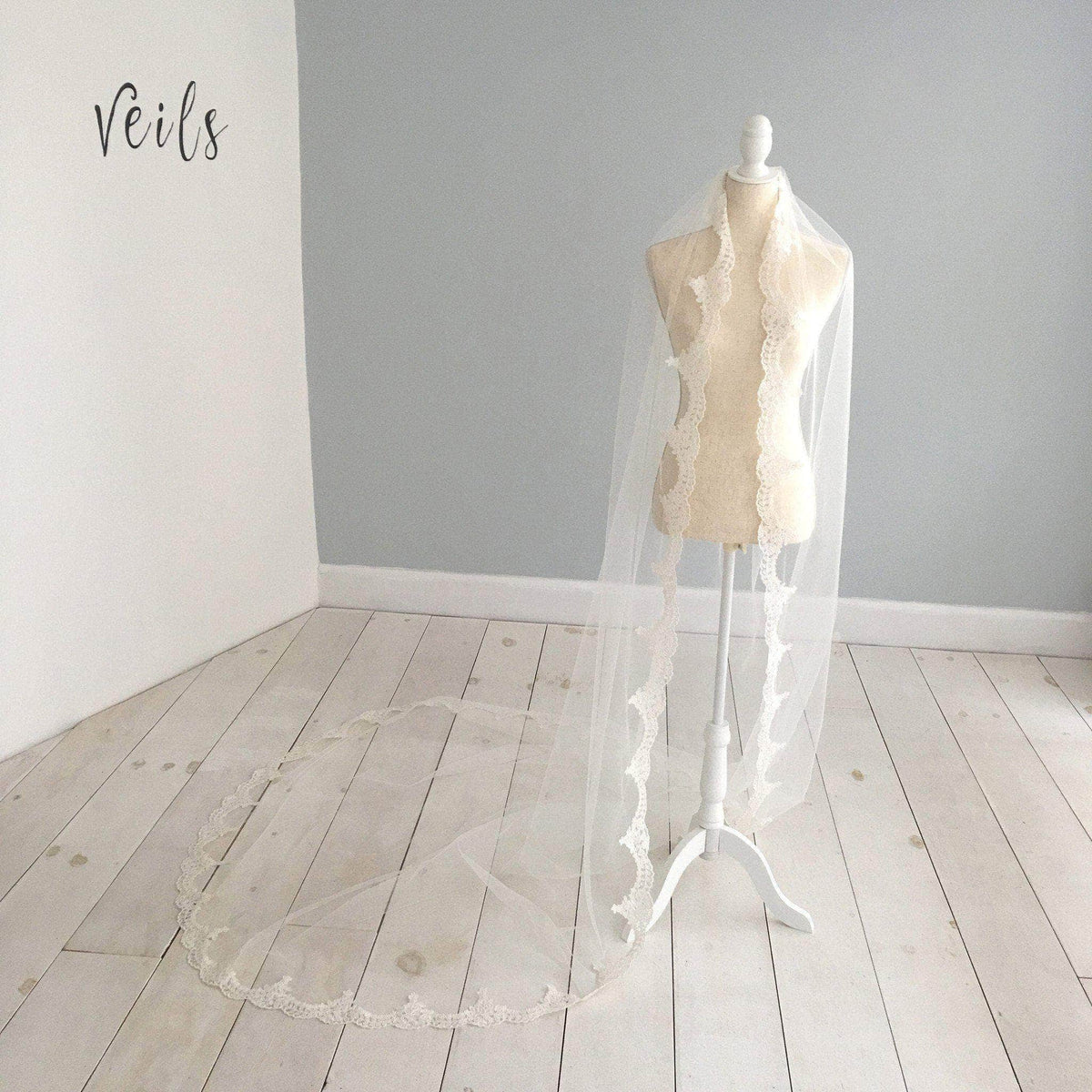 Wedding Veil Full lace edged ivory wedding veil - &#39;Luisa&#39;