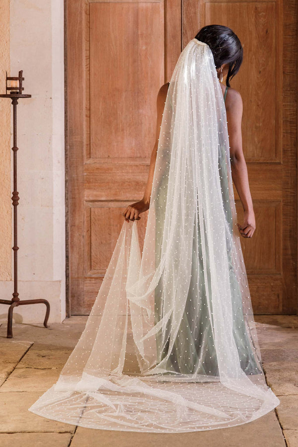 Pearcl-scatter-wedding-veil-