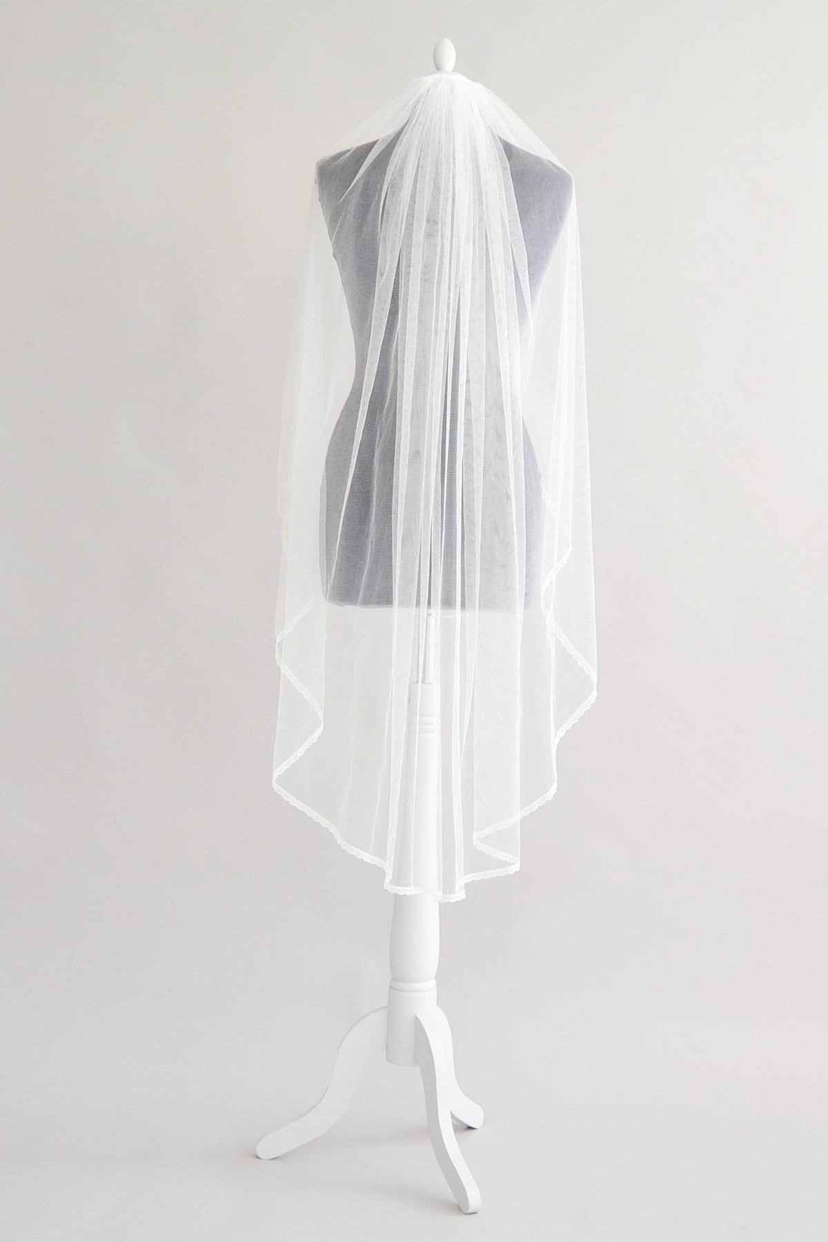 Wedding Veil Delicate lace edged silk style single tier wedding veil - &#39;Taylor&#39;