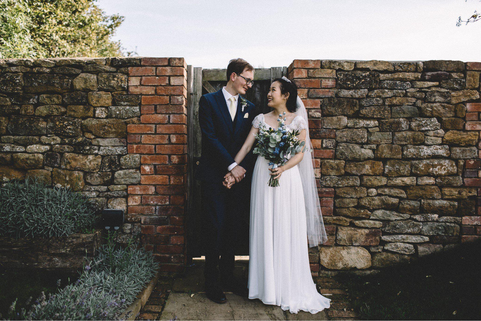 Real Bride | Capped Sleeve Chiffon Dress | Single Tier Veil Niacae