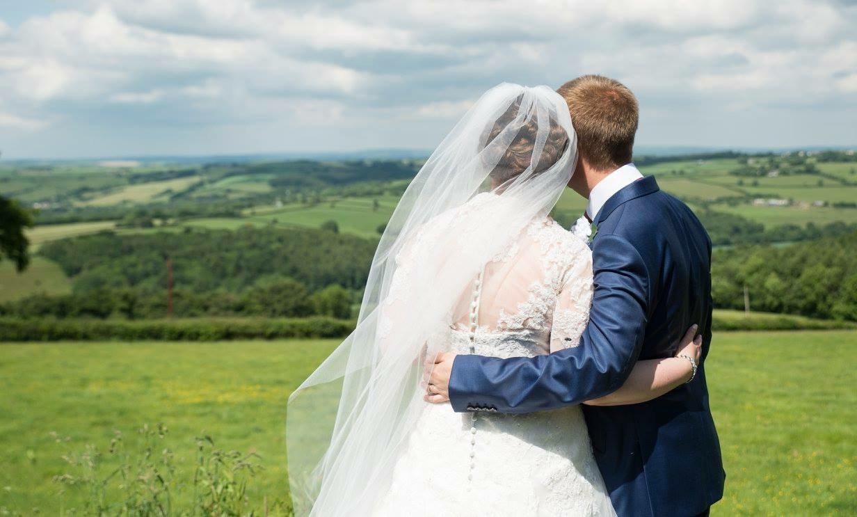 Real Bride | Venus Bridal Dress | Single Tier Wedding Veil Niacae