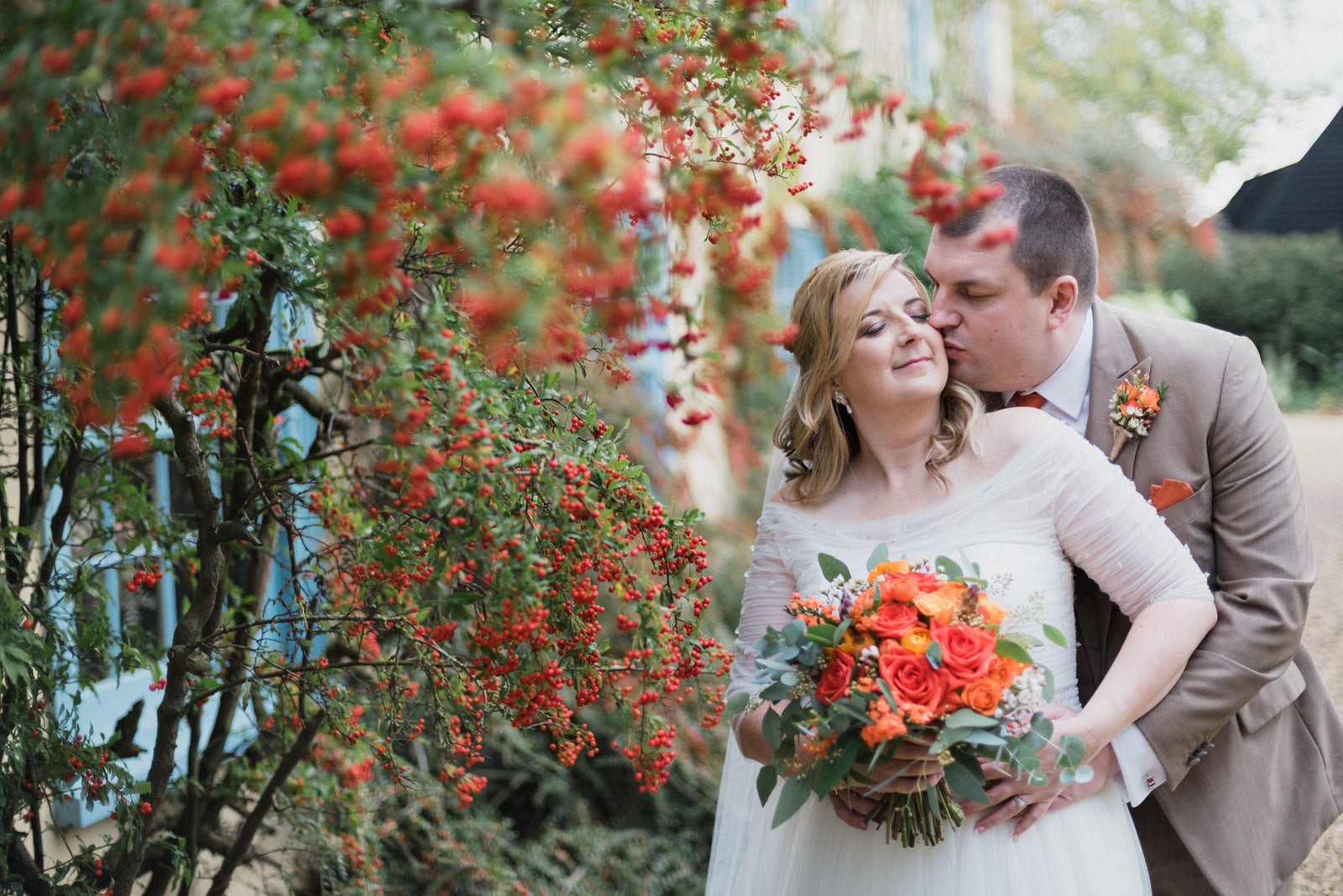 Real Bride | La Sposa Dress | Single Tier Silk Style Veil Isabella | Gold Leaf Hair Vine Avani | Crystal and Pearl Drop Earrings Clem