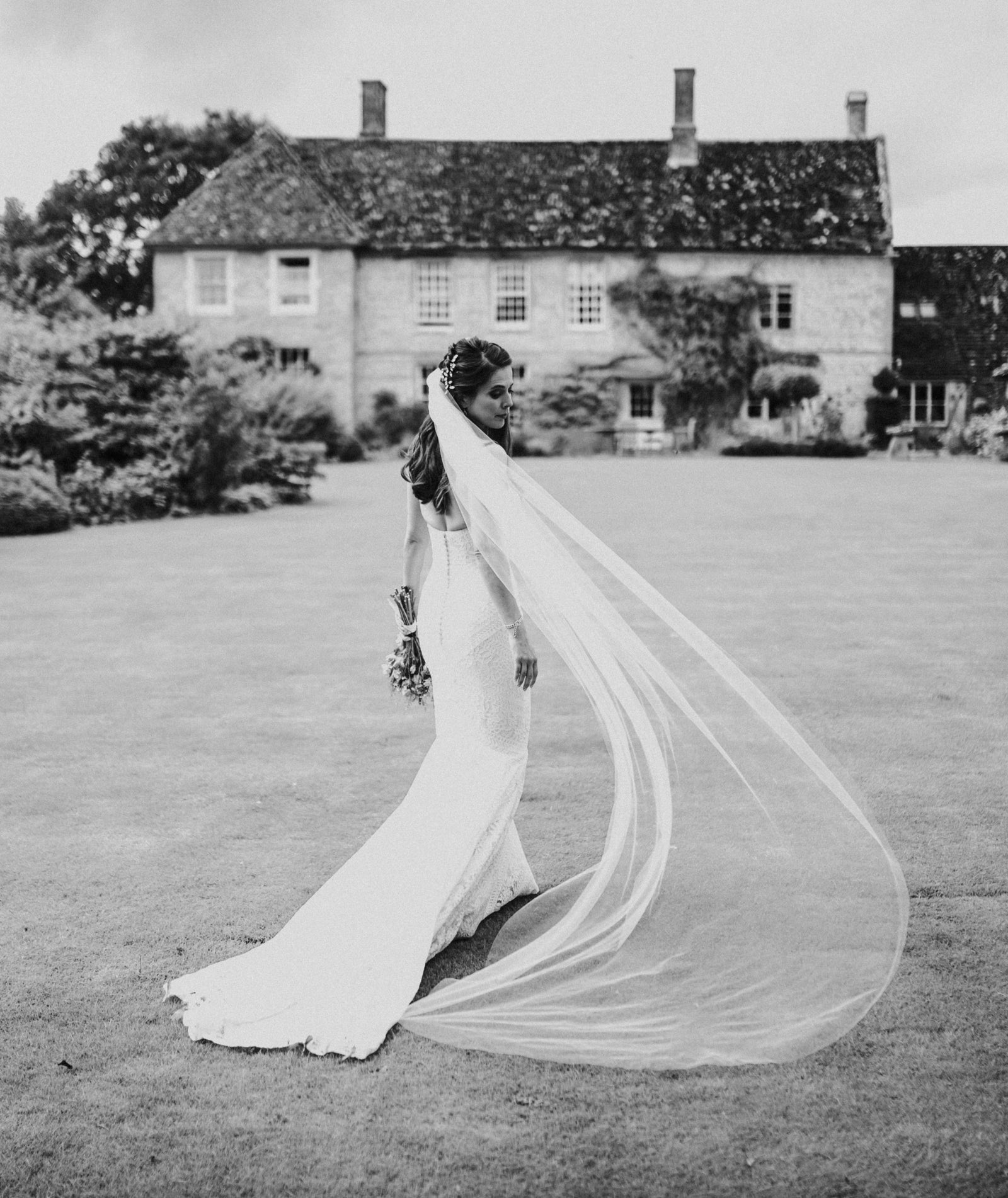 Real Bride | Cut Edge Veil Niacae