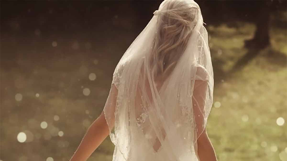 Kate Moss's Iconic Juliet Cap Veil: Timeless Bridal Elegance