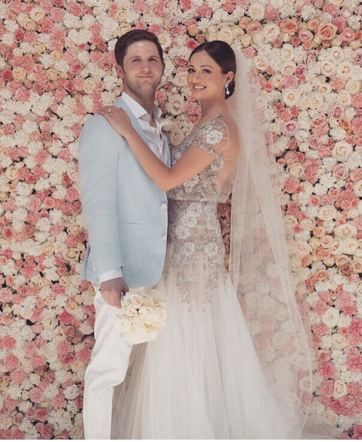 Sneak peek of a stunning wedding featuring our Niacae single tier veil