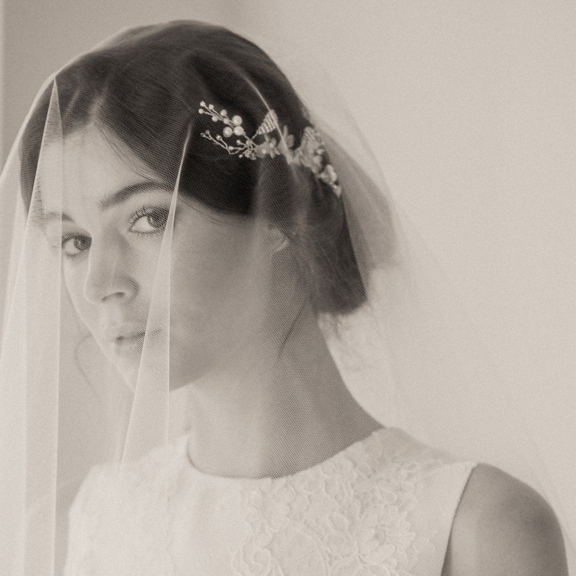 Top tips for Securing your Wedding Veil with Short Hair