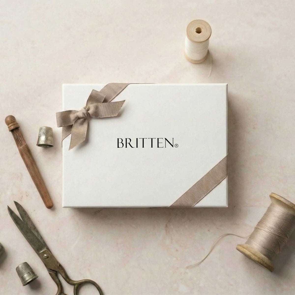 Ivory lace wedding garter - 'Grace'