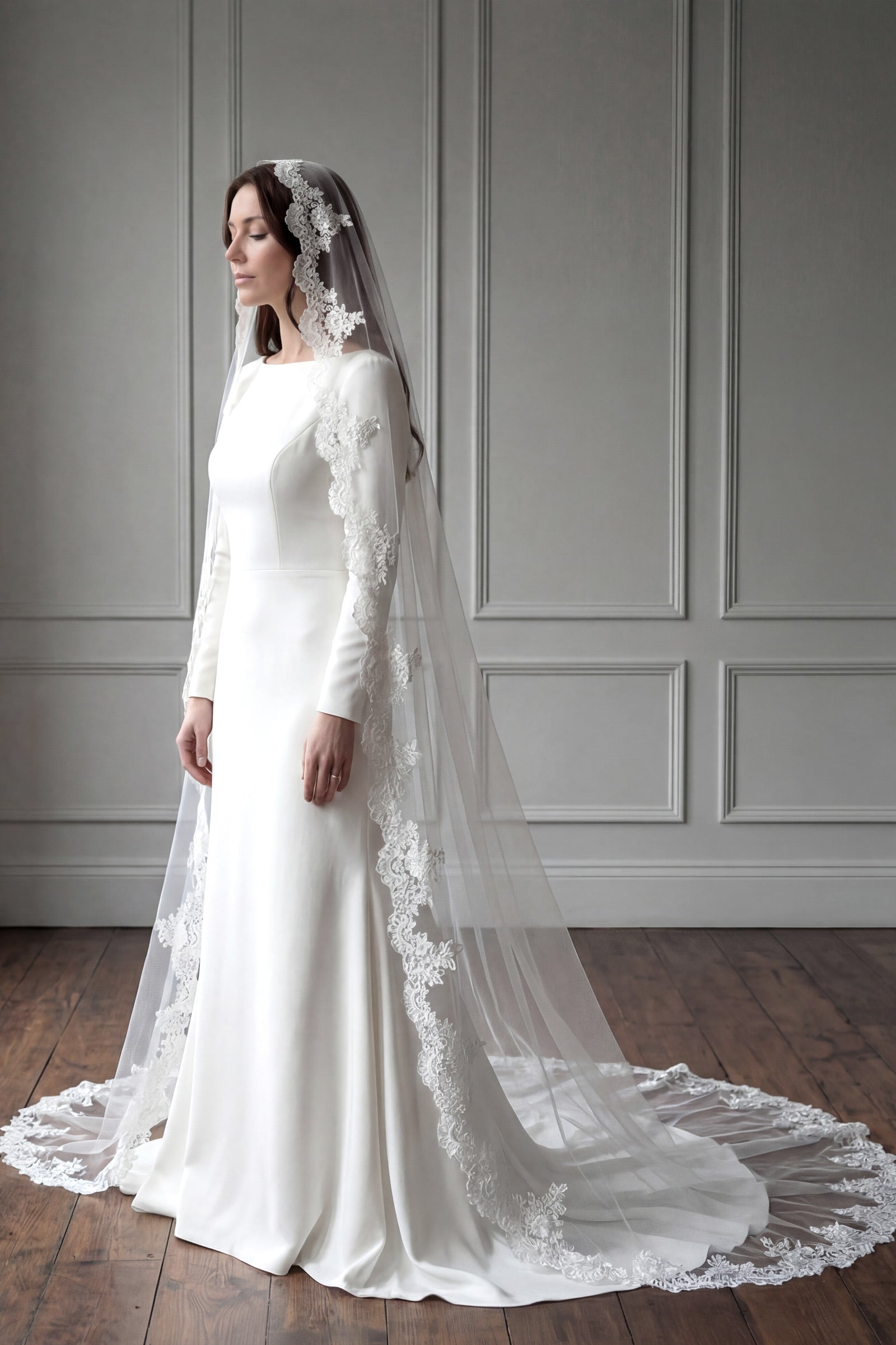 Spanish mantilla veil with lace edge Spanish mantilla veil with lace edge