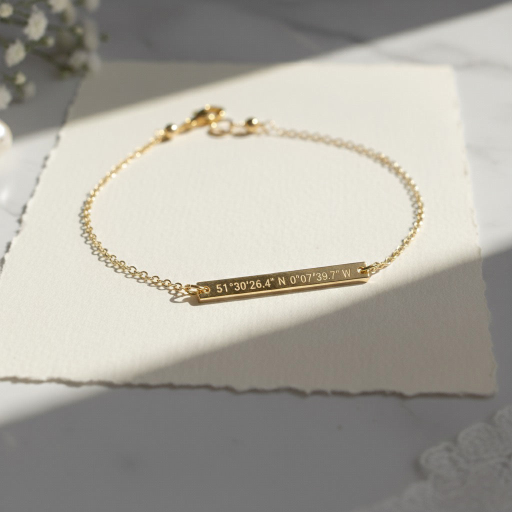 Pulsera de barra con coordenadas personalizadas - dorada o plateada