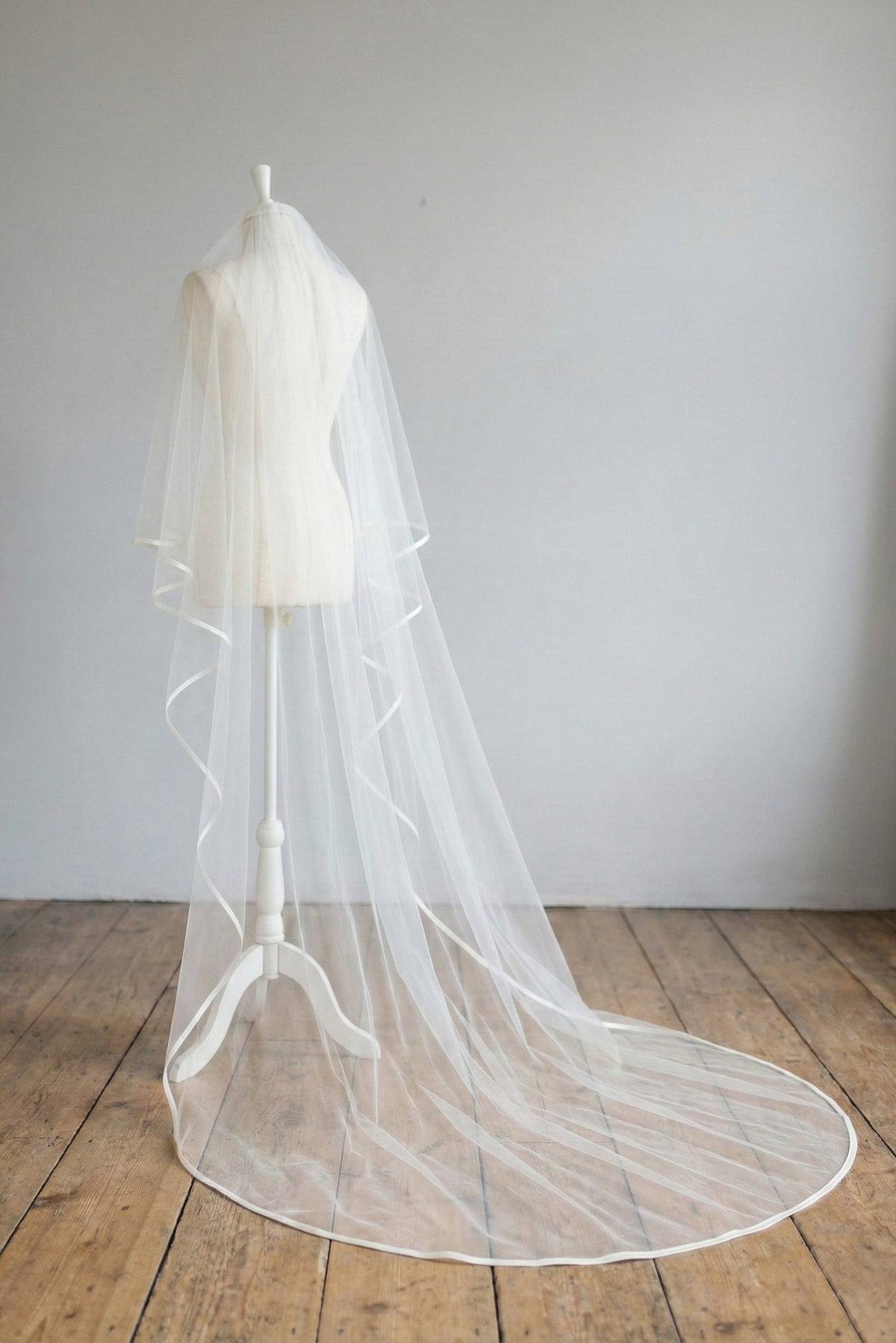 satin edge two tier wedding veil in church length

