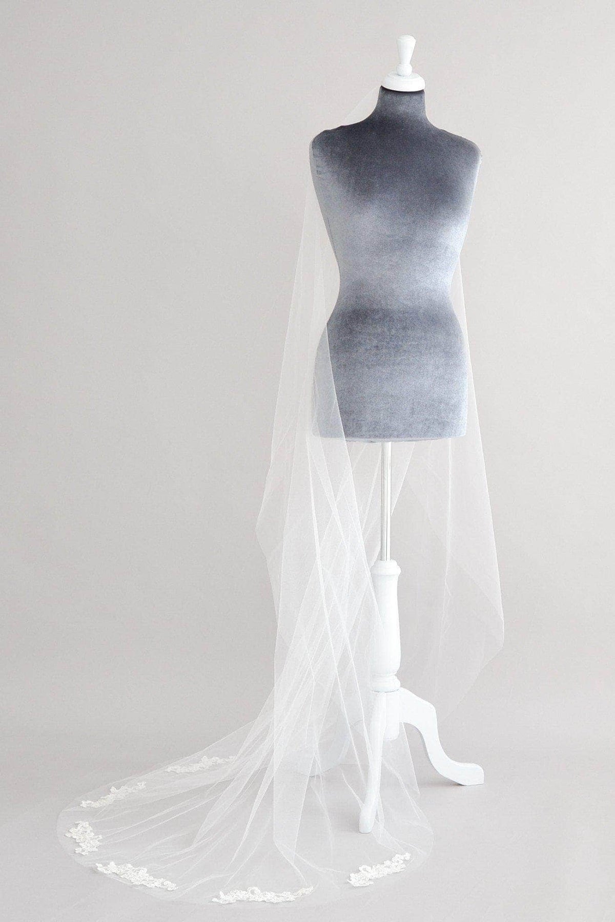 Wedding Veil Lace motif train wedding veil - &#39;Bella&#39;