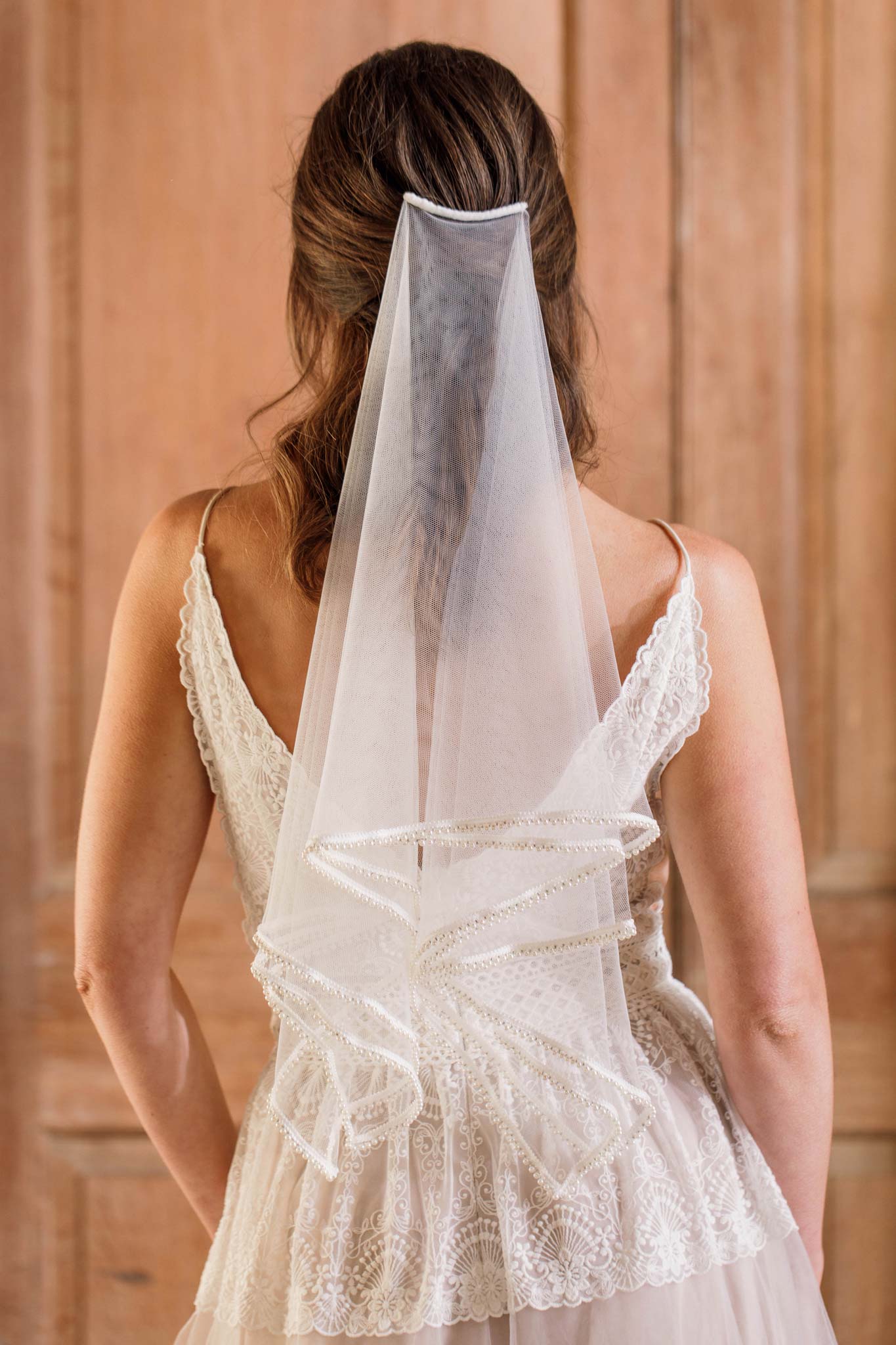 New Beautiful elbow length veil embroidered edges Pearl edge wedding veil in elbow length -  main image 3