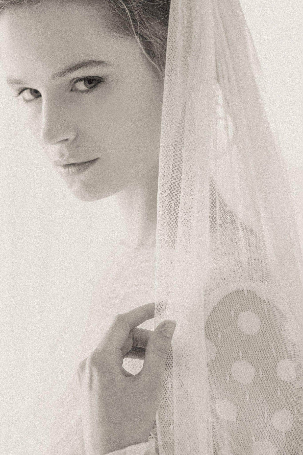 Wedding Veil Ivory / Fingertip length Polka dot wedding veil - &#39;Dot&#39;