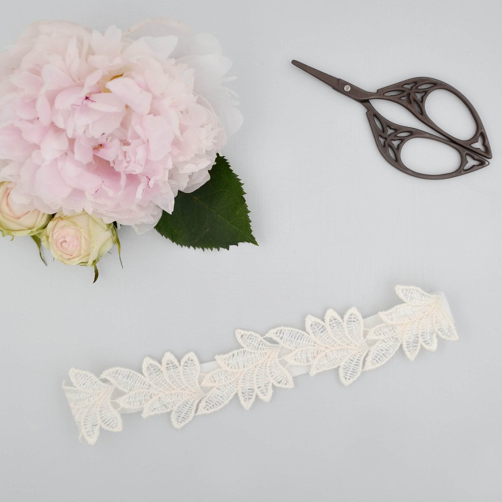 Wedding Garter Super sleek lace leaf wedding garter - 'Ferne'