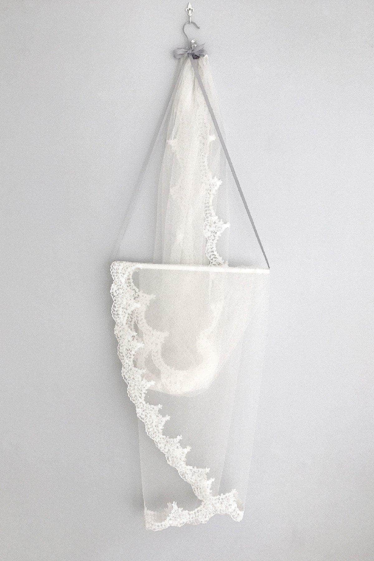 Veil protection Veil hanging hook and hanging attachment for longer veils