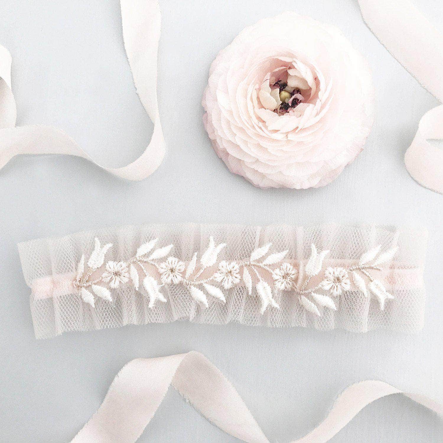 Wedding Garter Blush tulle wedding garter with delicate lace - 'Alyssa'